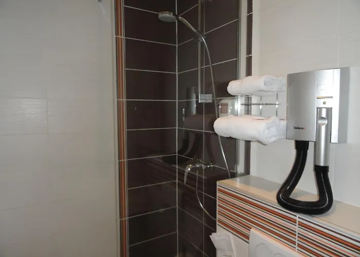 Отель The Originals City, Continental,